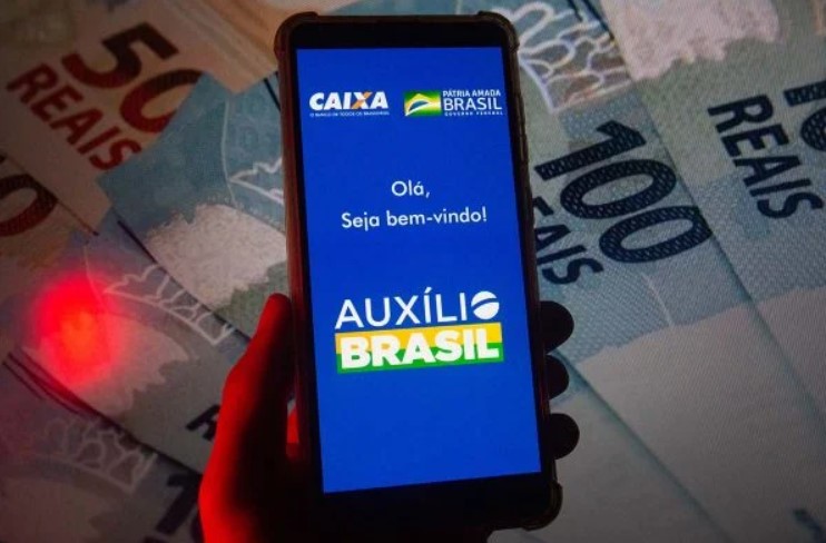 Governo federal inclui mais 450 mil famílias no Auxílio Brasil
