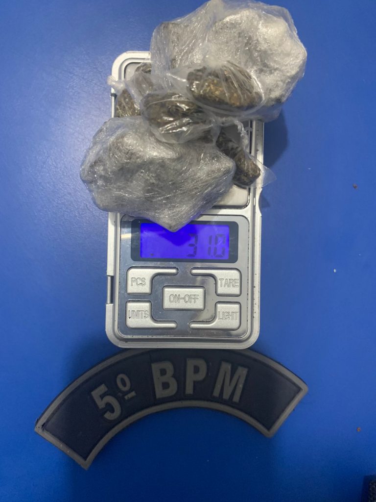 5° BPM apreende menor de idade na Vila de Ponta Negra portando maconha e balança de precisão
