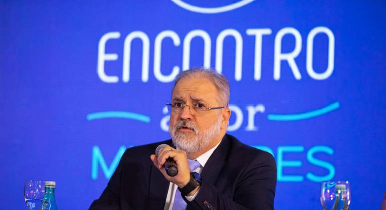 Aras diz que PGR tem sido ‘sabotada’ com ‘pedidos fantasiosos’ de investigações
