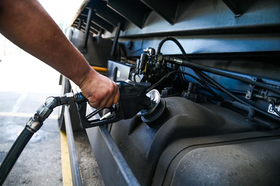 Petrobras anuncia redução de 5,8% no preço do diesel a partir de terça