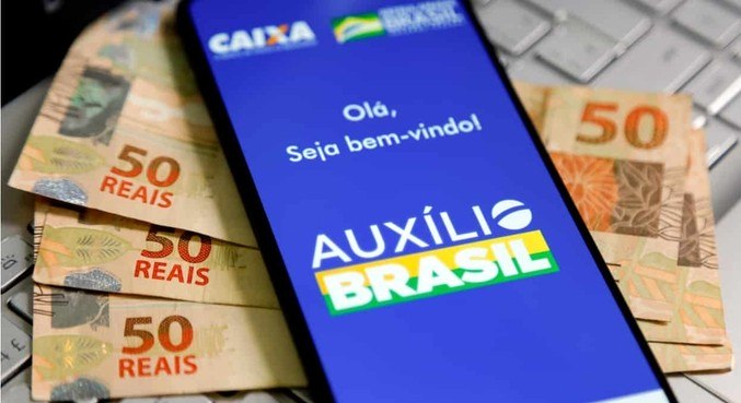 Auxílio Brasil começa a pagar hoje R$ 600 a 20,65 milhões de famílias beneficiadas pelo programa