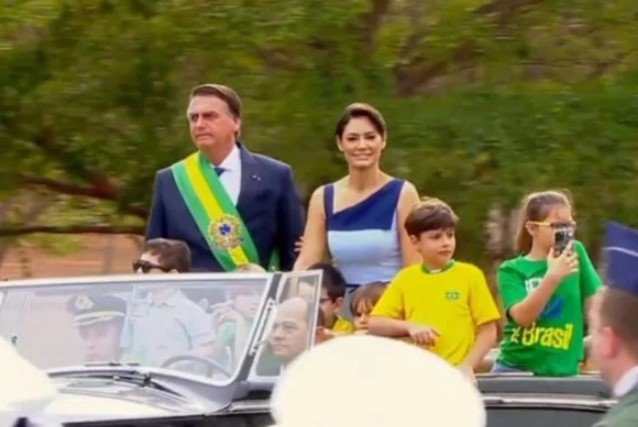 Bolsonaro chega ao desfile do 7 de Setembro no Rolls Royce
