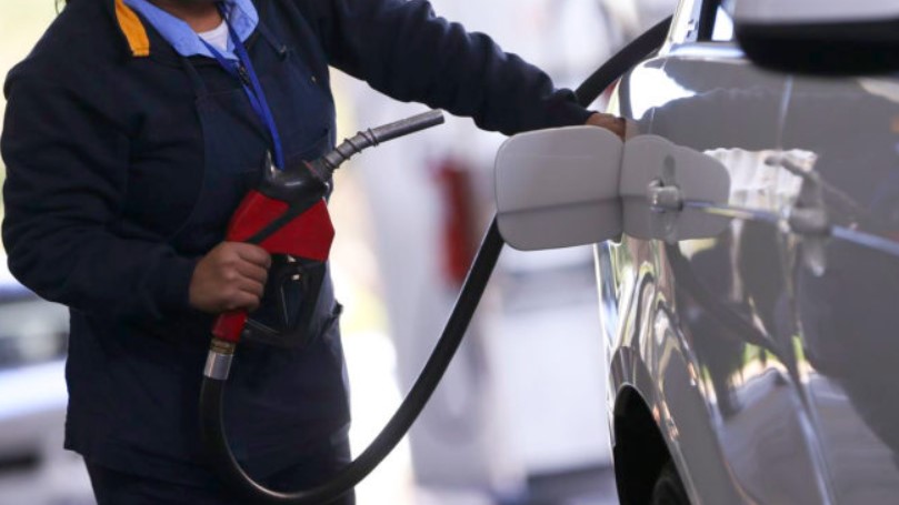 Na 13ª semana de queda, preço médio da gasolina nas bombas cai mais 1,8%