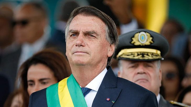 Bolsonaro diz que vai “passar faixa” e se “recolher” caso perca eleição
