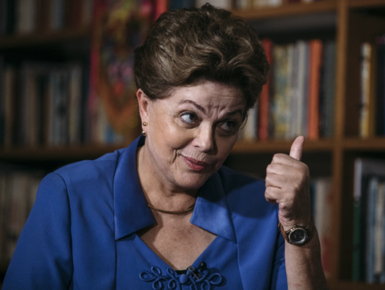 Dilma comete gafe ao comentar morte de Elizabeth II