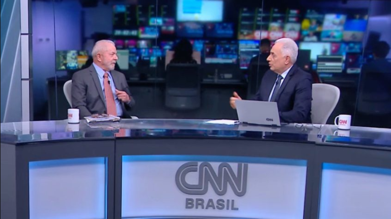 Lula muda tom e nega ter falado em rever privatizações