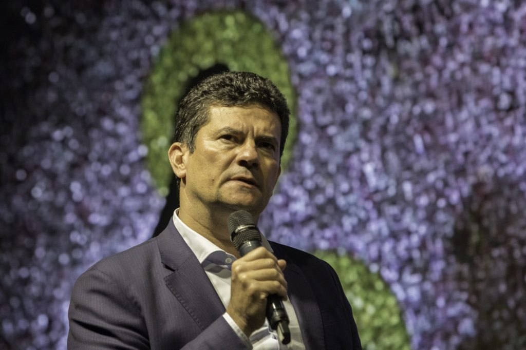 Justiça nega ação do PT e autoriza Moro a se identificar como juiz