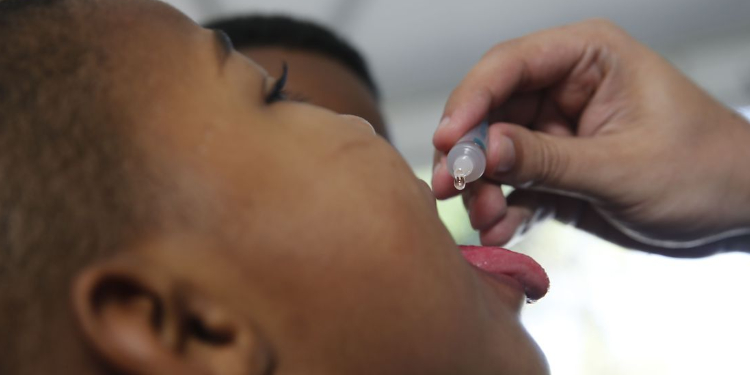 Secretaria pede aos municípios esforço para alcançar meta de vacinação contra a poliomielite