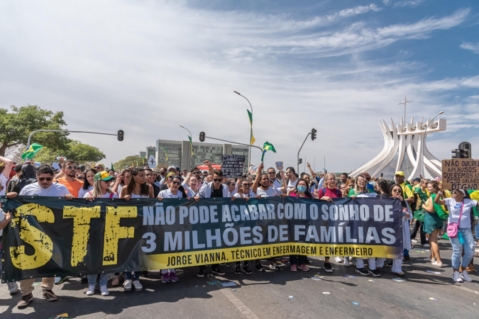 Enfermeiros sinalizam greve contra suspensão do novo piso salarial pelo STF