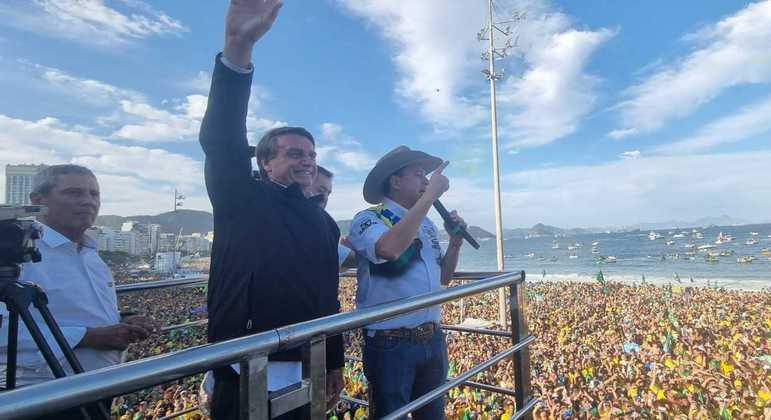 “Falo palavrão, mas não sou ladrão”, diz Bolsonaro em discurso no Rio de Janeiro