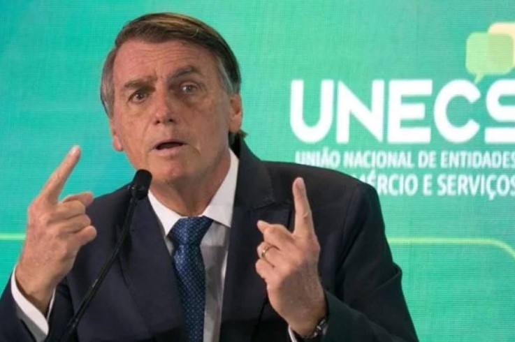 Bolsonaro diz lamentar decisão de Barroso sobre piso de enfermeiros