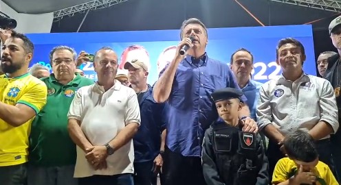 Bolsonaro diz que resgatou o orgulho de ser brasileiro durante comício em Natal