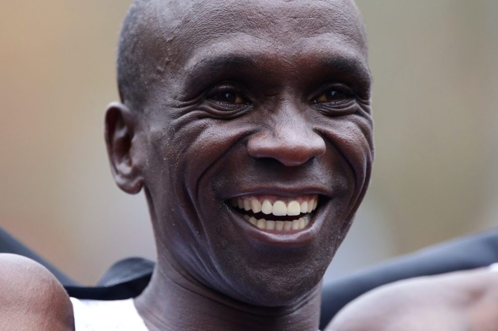 Eliud Kipchoge bate novamente o recorde mundial da maratona