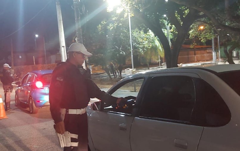 Operação Lei Seca flagra condutores sob efeito de álcool e com entorpecentes em Ponta Negra