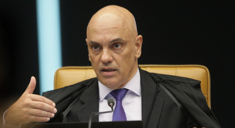 Alexandre de Moraes rejeita pedido da PGR para deixar relatoria de inquérito contra Bolsonaro
