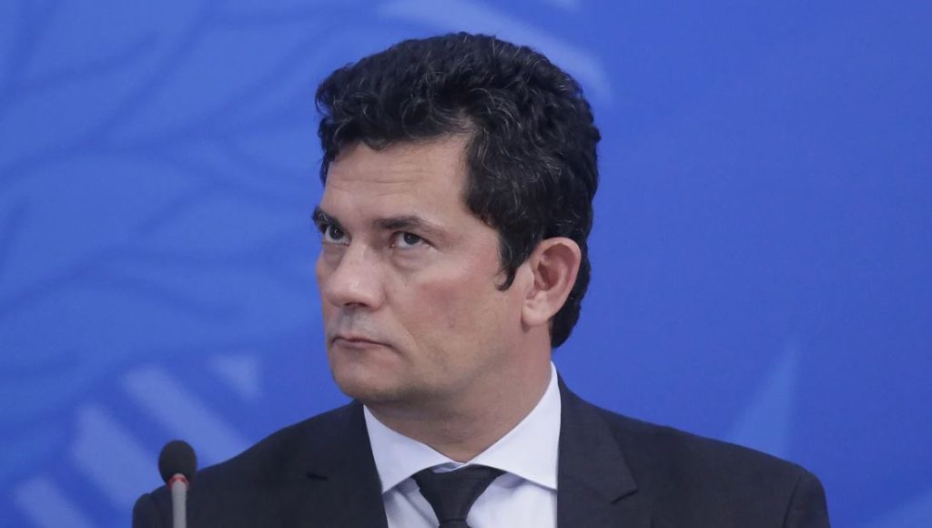 Moro é multado em R$ 10.000 por descumprir ordem judicial