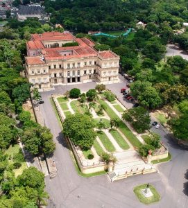 Museu Nacional tem fachada restaurada, quatro anos após incêndio