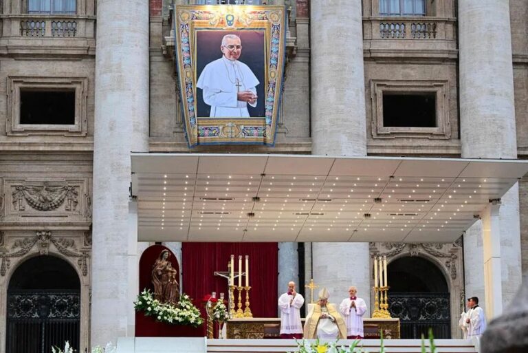 Papa Francisco beatifica João Paulo I, o ‘papa sorridente’