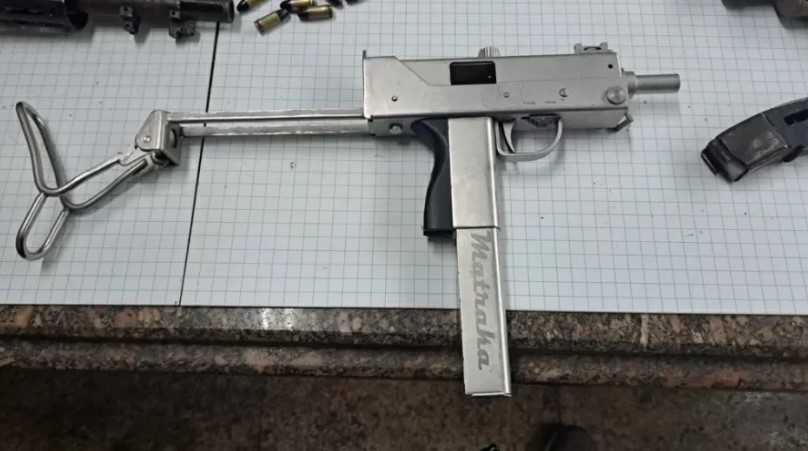 Crime organizado fabrica submetralhadoras com alto poder de fogo no Brasil