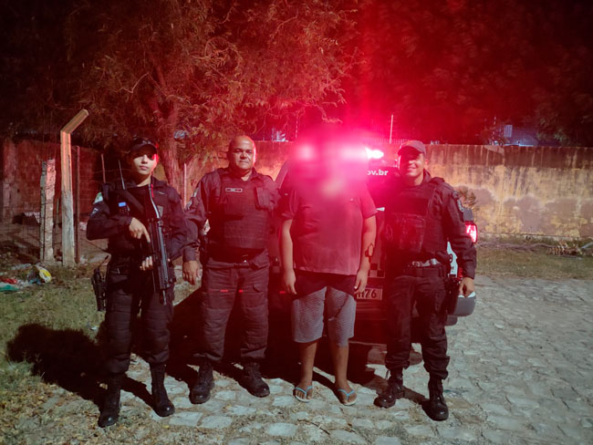 Adolescente é resgatado pela Polícia Militar após surtar e fugir para o mato no Abolição II em Mossoró