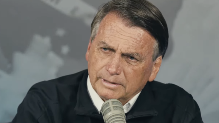 Bolsonaro diz se arrepender de falas sobre a covid