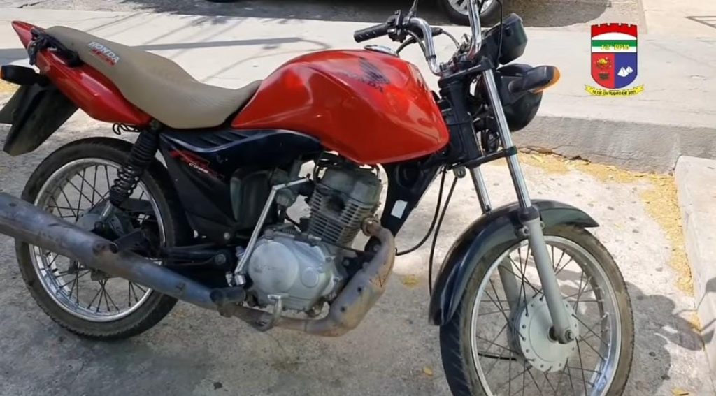 13º BPM conduz homem à delegacia por estar portando droga e conduzindo uma motocicleta irregular em Currais Novos