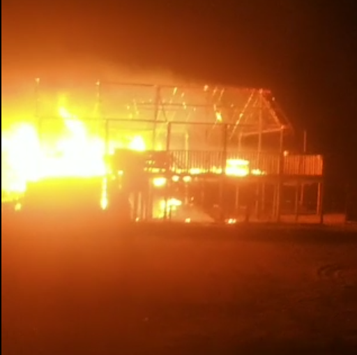 Fogo destrói restaurante em praia de Grossos na Costa Branca do Rio Grande do Norte