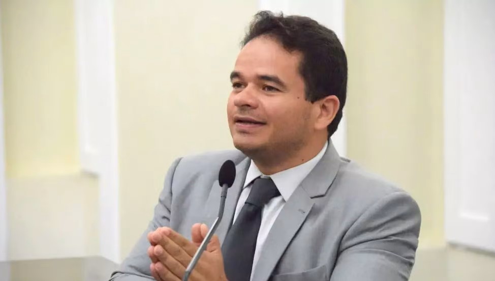 PF encontra R$ 145 mil em mala com aliado de Renan em Alagoas