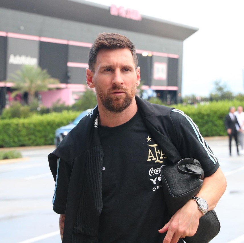 Messi voltará ao Barcelona em julho de 2023, diz jornalista
