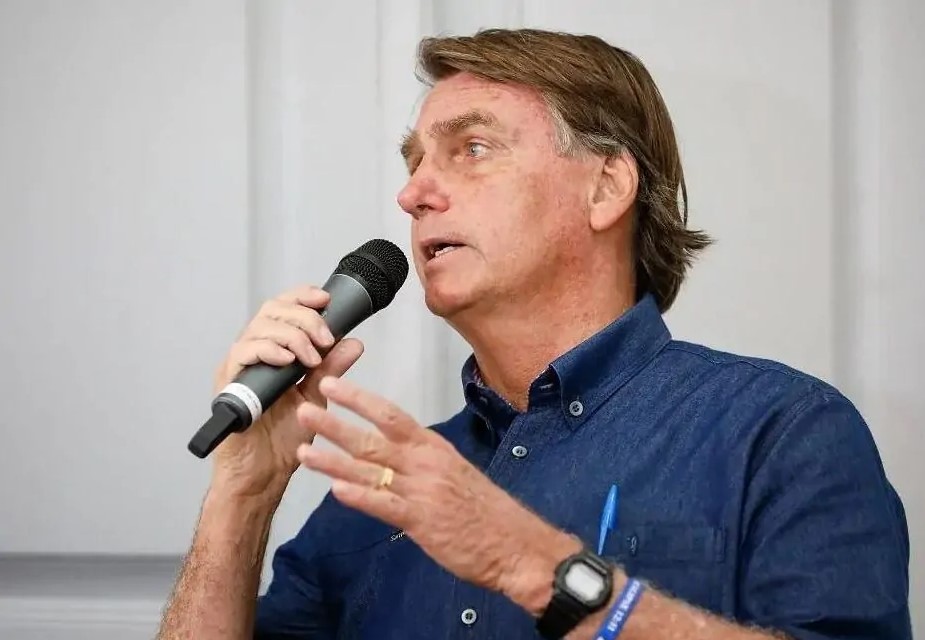 ‘Brevemente devemos sentir a queda do preço do diesel’, diz Bolsonaro