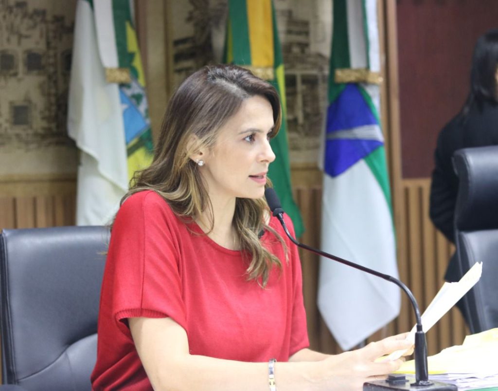 Vereadora Júlia Arruda fala do descaso em escola de Natal