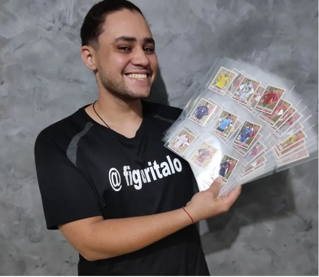 Copa do Mundo: jovem com 400 figurinhas legends ensina como achar cartas raras