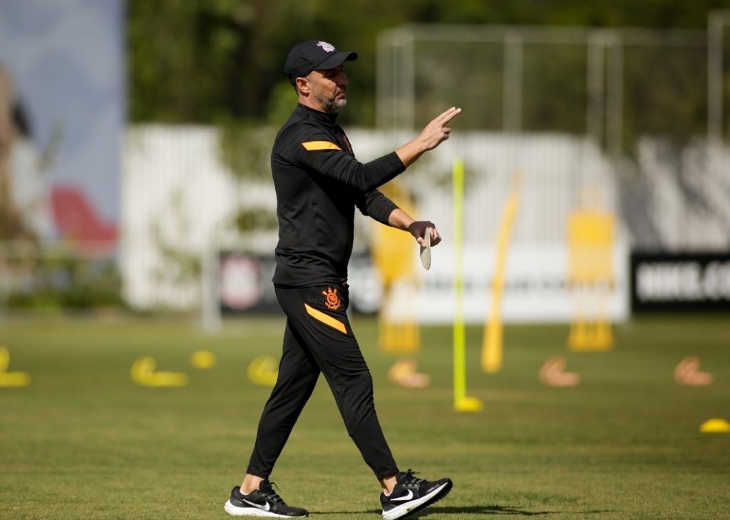 Vítor Pereira diz que já teve uma conversa sobre futuro no Corinthians: “Estamos a discutir”