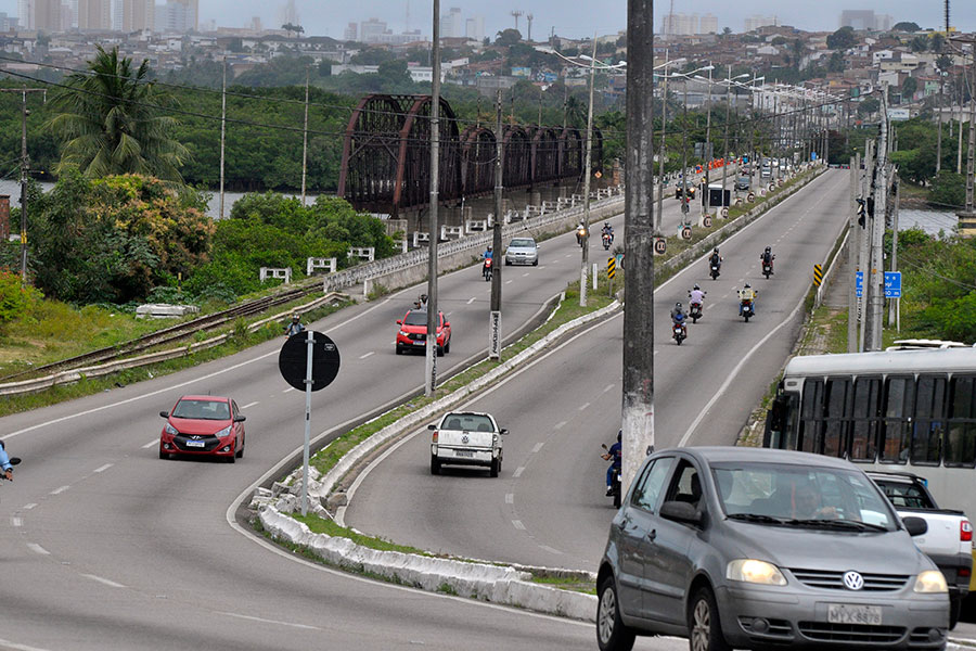 Obra na Felizardo Moura está paralisada por atraso na entrega de materiais