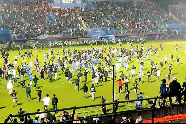 Tragédia em estádio de futebol da Indonésia tem 33 crianças entre os mortos