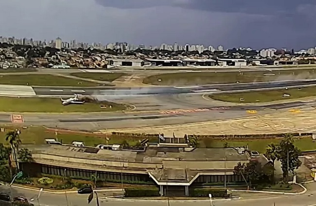 Acidente em Congonhas: Por que a retirada do avião da pista demorou tanto?