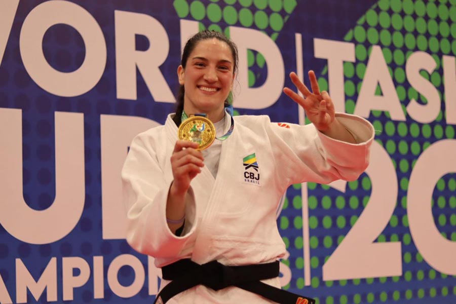 Judoca Mayra Aguiar ganha o tricampeonato no mundial