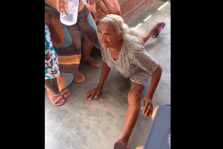 Muita Saúde: idosa faz espacate e vídeo viraliza na web
