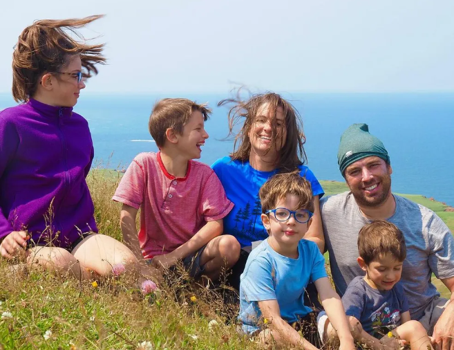 Família canadense viaja pelo mundo em busca de ‘memórias visuais’ para os filhos que vão ficar cegos