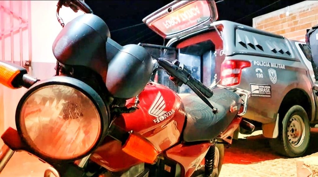 13° BPM recupera motocicleta furtada e apreende duas armas de fogo