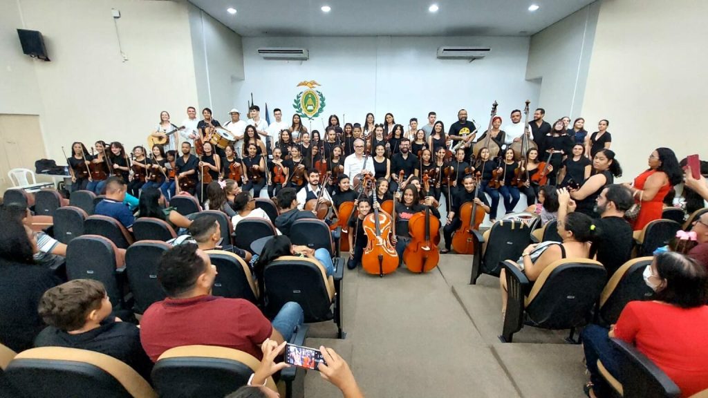 Orquestra formada por meninas da rede pública educacional de Caicó se apresentou no auditório da UFRN em Caicó