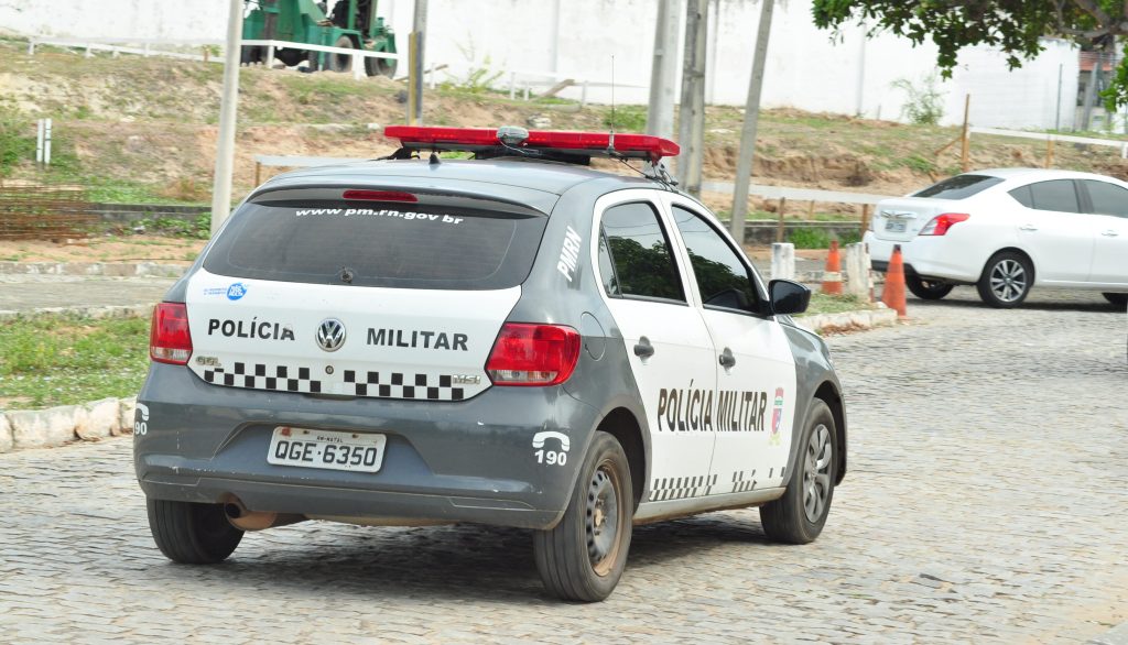 PM prende dois suspeitos por participação em arrastão na Praia de Ponta Negra