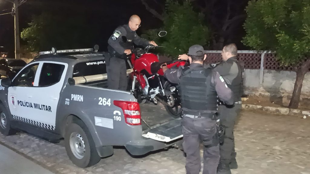 Polícia Militar prende homem de posse de moto roubada e com documentação adulterada em Baraúna