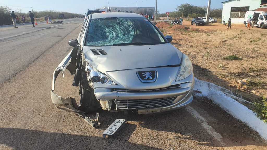 Motoqueiro morre e passageiro fica ferido após acidente na BR 304
