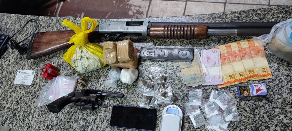 Menor infrator é apreendido pela PM com armas e drogas no Bairro Santo Antônio em Mossoró