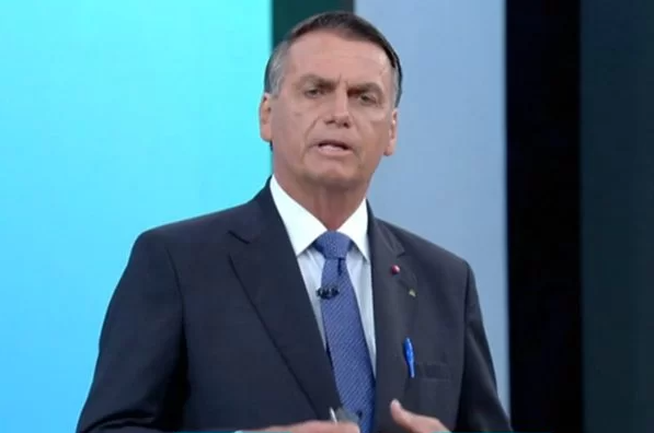 Bolsonaro promete salário mínimo de R$ 1.400 em último debate do 2° turno