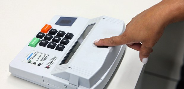 Problemas com biometria causam filas em diversos locais de votação