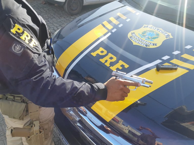PRF prende homem por porte ilegal de arma de fogo em Ceará-Mirim/RN