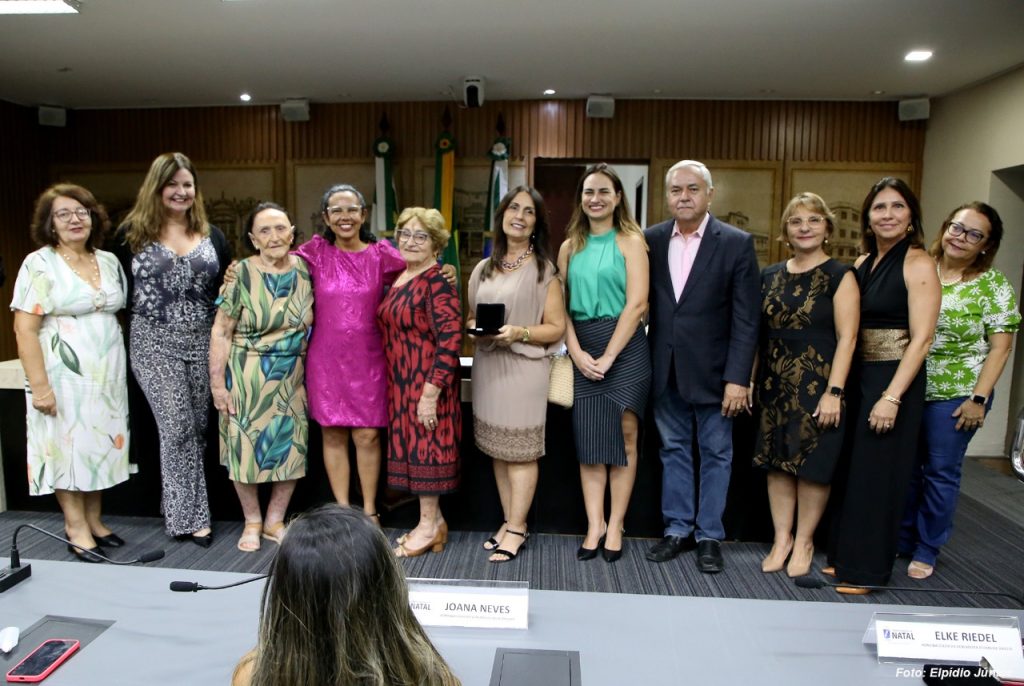 Câmara de Natal entrega comenda em homenagem a mulheres com deficiência