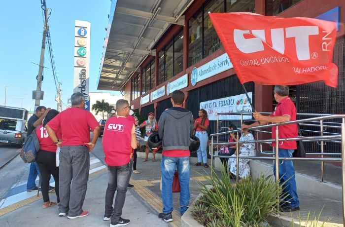 Supermercado demite funcionário após participação em manifestação política no RN